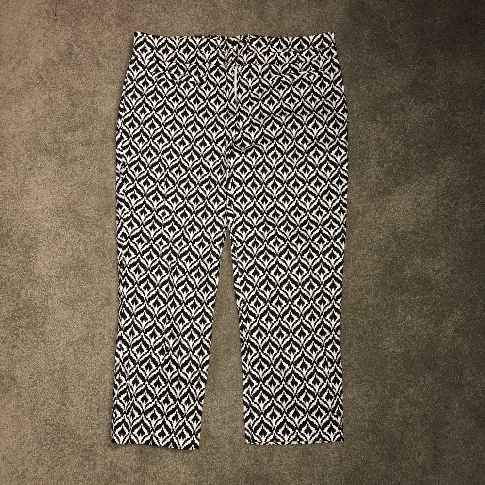 New York & Company Size 8 Cropped Dress Pants